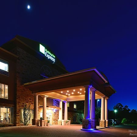 Holiday Inn Express & Suites Fredericksburg By Ihg Esterno foto
