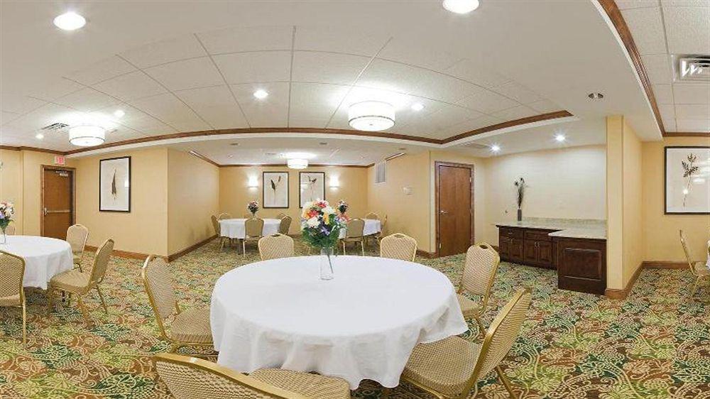 Holiday Inn Express & Suites Fredericksburg By Ihg Esterno foto