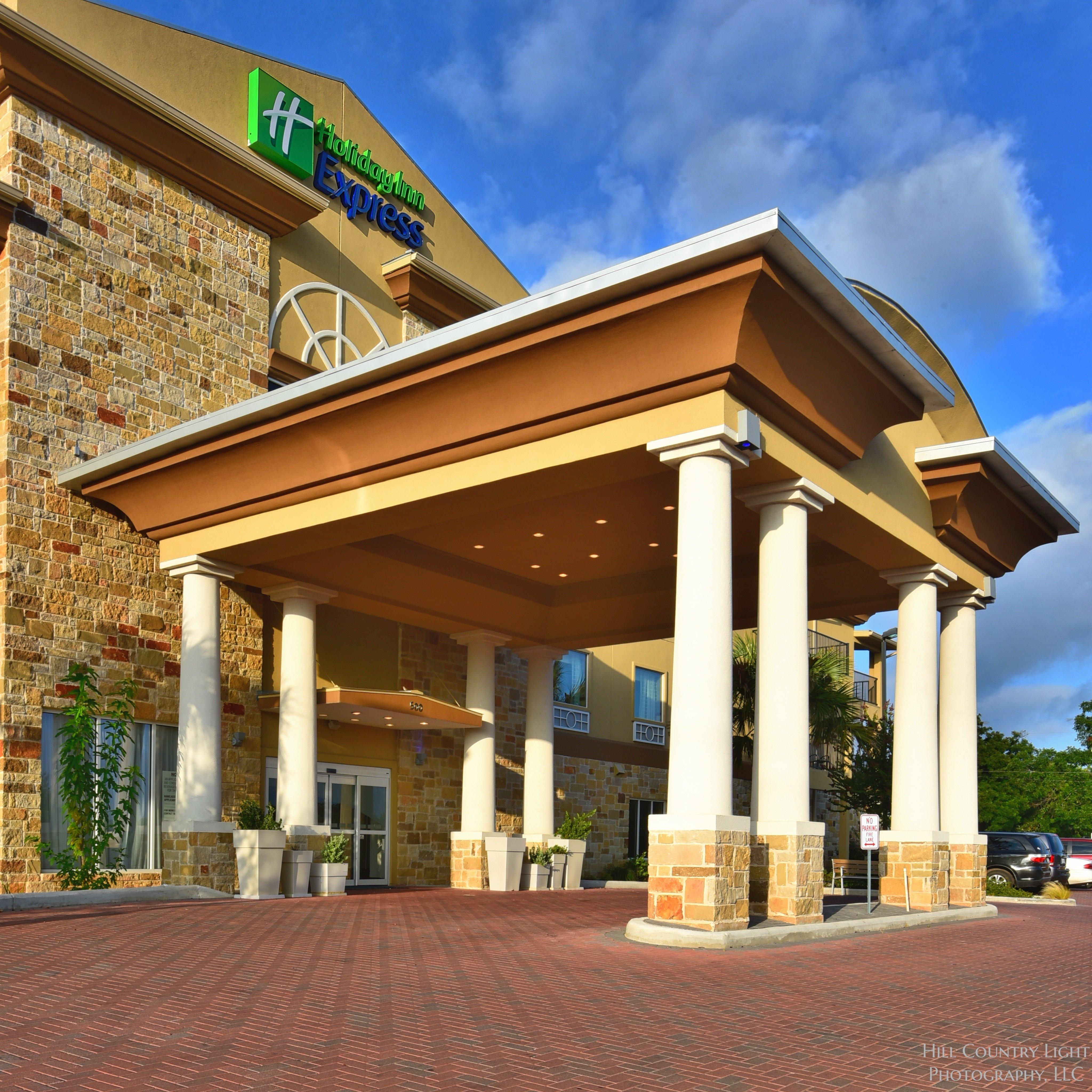Holiday Inn Express & Suites Fredericksburg By Ihg Esterno foto