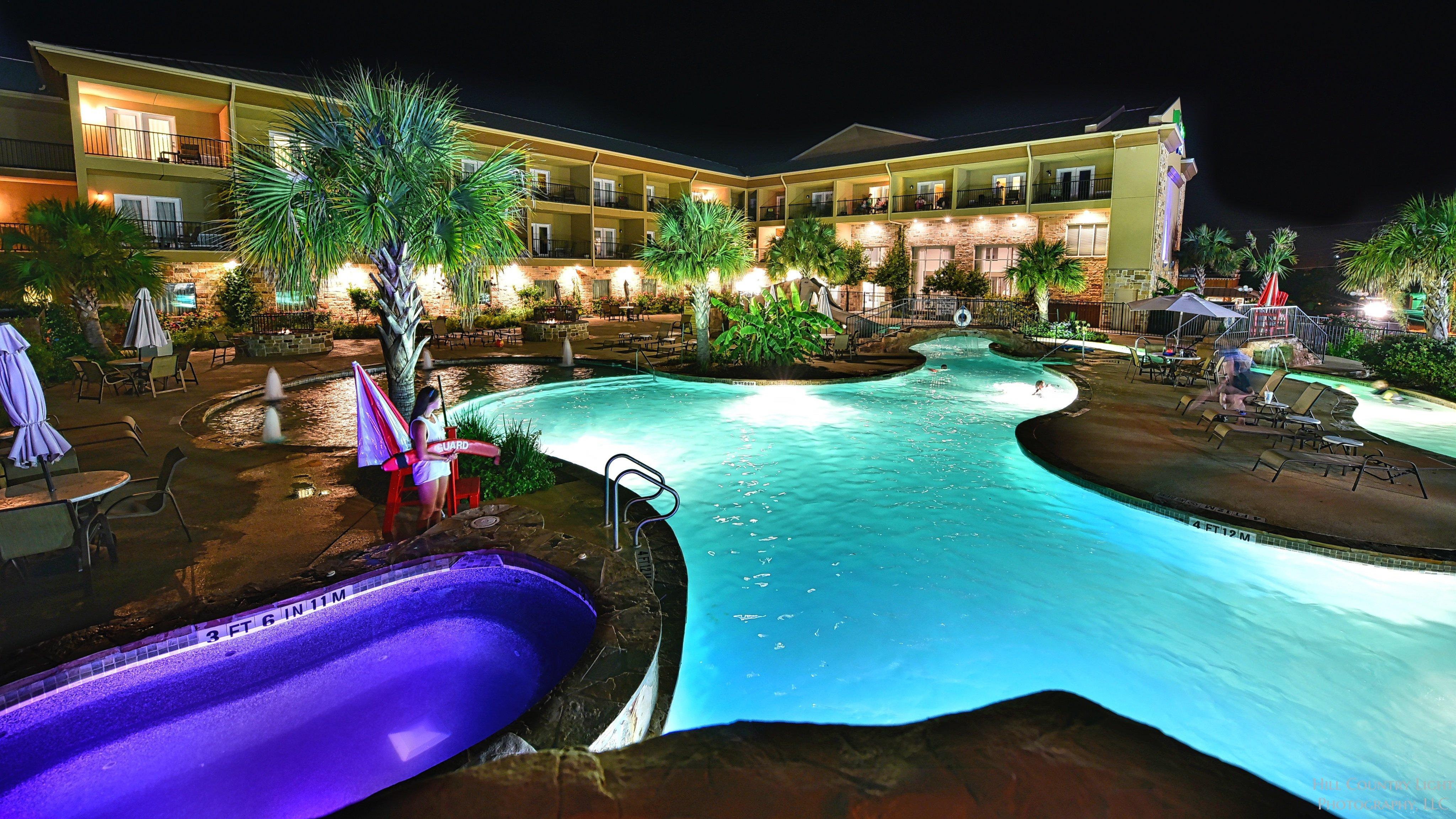 Holiday Inn Express & Suites Fredericksburg By Ihg Esterno foto