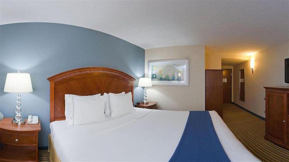 Holiday Inn Express & Suites Fredericksburg By Ihg Esterno foto
