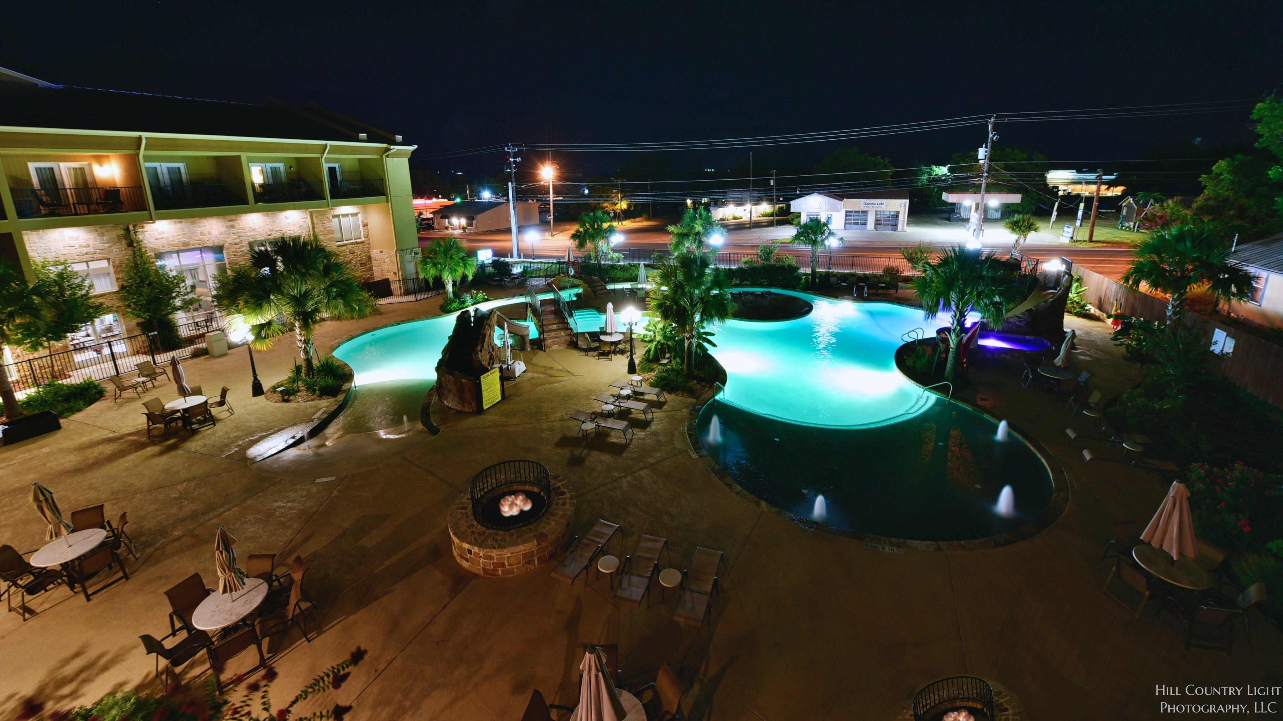 Holiday Inn Express & Suites Fredericksburg By Ihg Esterno foto
