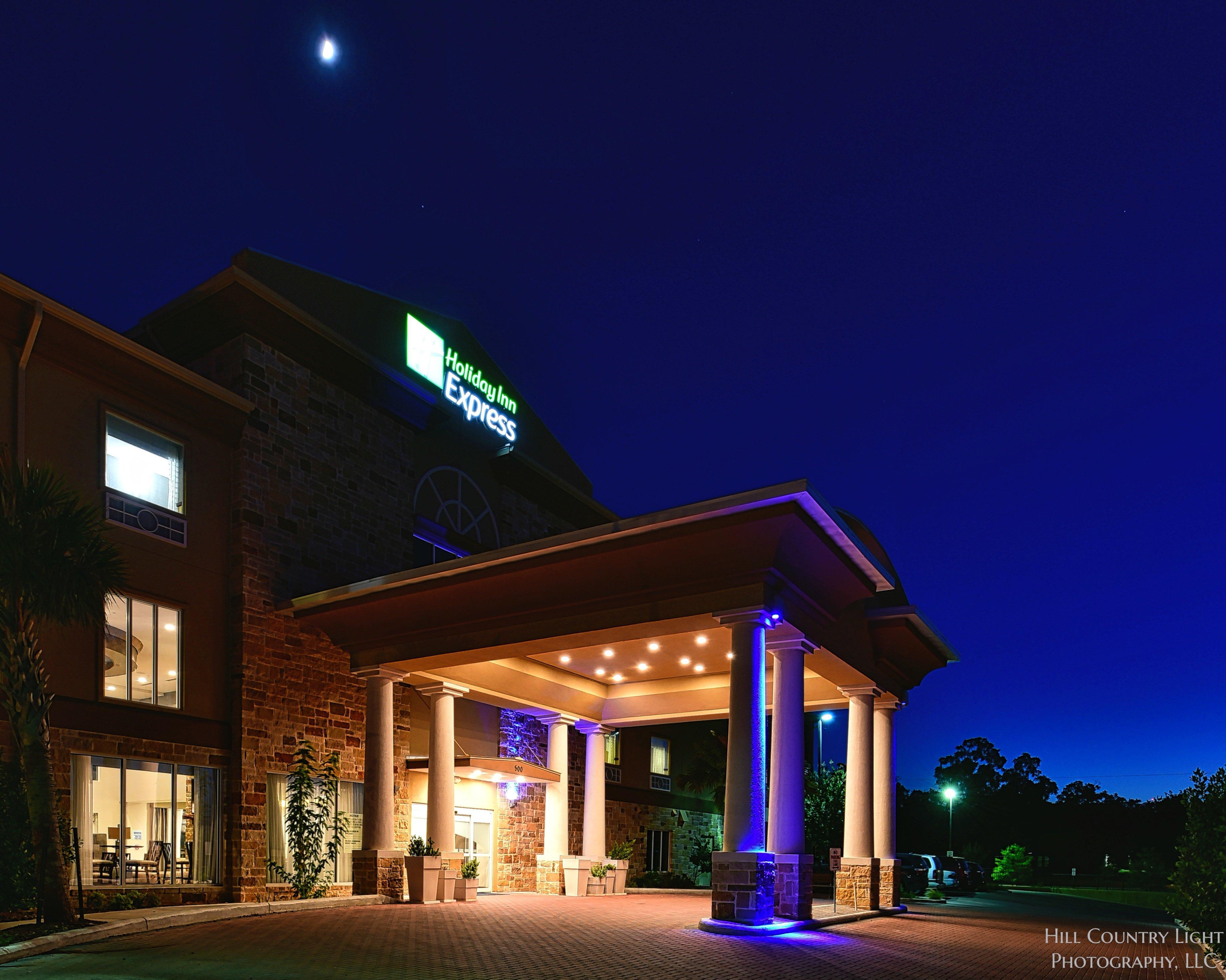 Holiday Inn Express & Suites Fredericksburg By Ihg Esterno foto