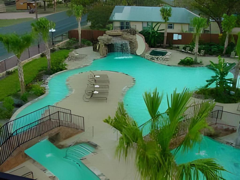Holiday Inn Express & Suites Fredericksburg By Ihg Esterno foto