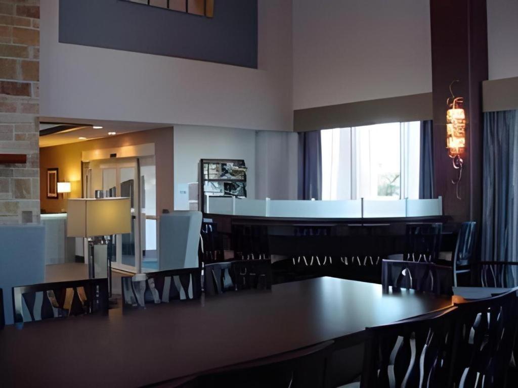 Holiday Inn Express & Suites Fredericksburg By Ihg Esterno foto