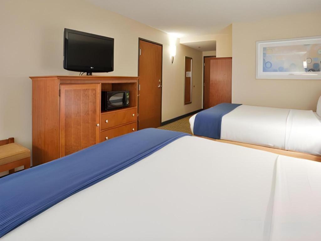 Holiday Inn Express & Suites Fredericksburg By Ihg Esterno foto