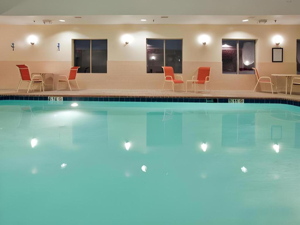 Holiday Inn Express & Suites Fredericksburg By Ihg Esterno foto