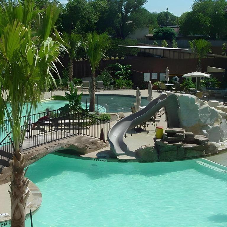 Holiday Inn Express & Suites Fredericksburg By Ihg Esterno foto