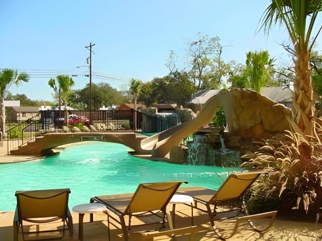 Holiday Inn Express & Suites Fredericksburg By Ihg Esterno foto