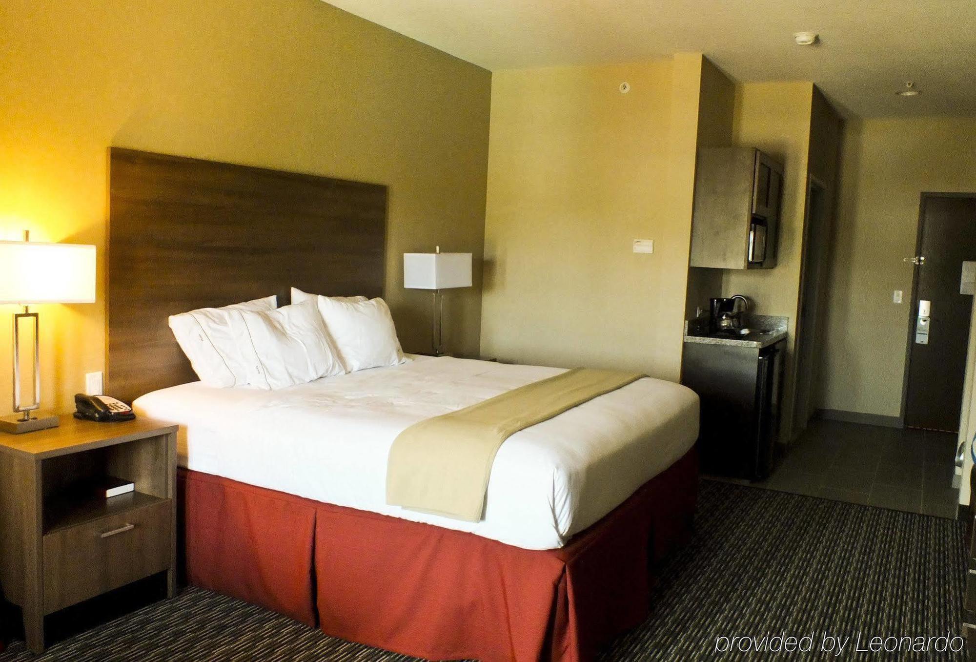 Holiday Inn Express & Suites Fredericksburg By Ihg Camera foto